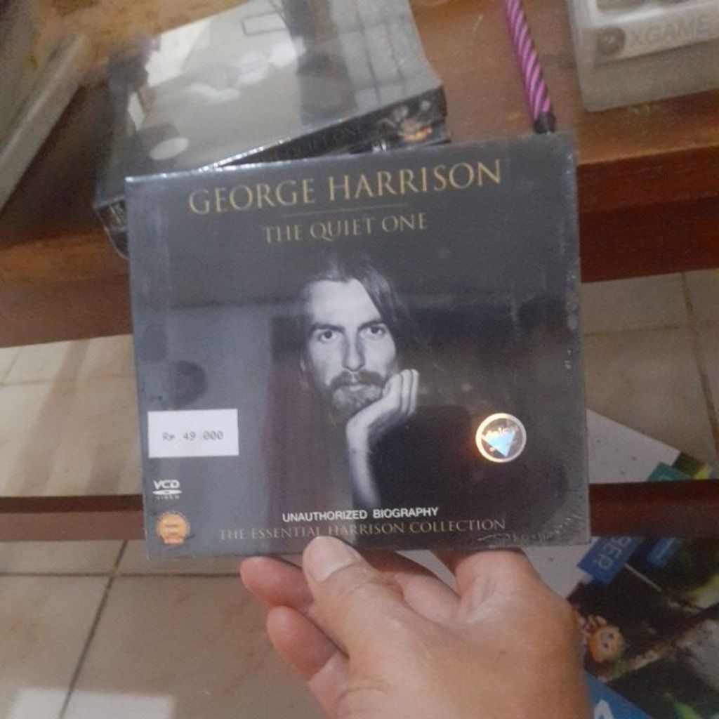 vcd george harrison the quiet one unauthorixlzed biography the essential goerge harrison collection 