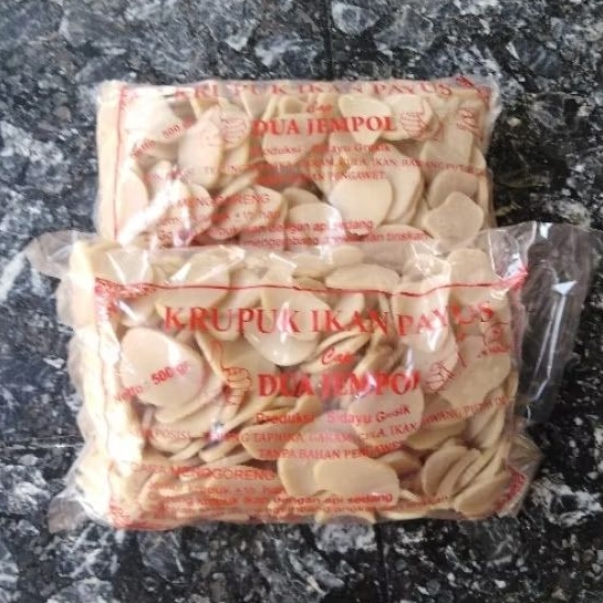 

Kerupuk Ikan Payus Rasa Ikan dan Bawang Krupuk Mentah Belum di Goreng