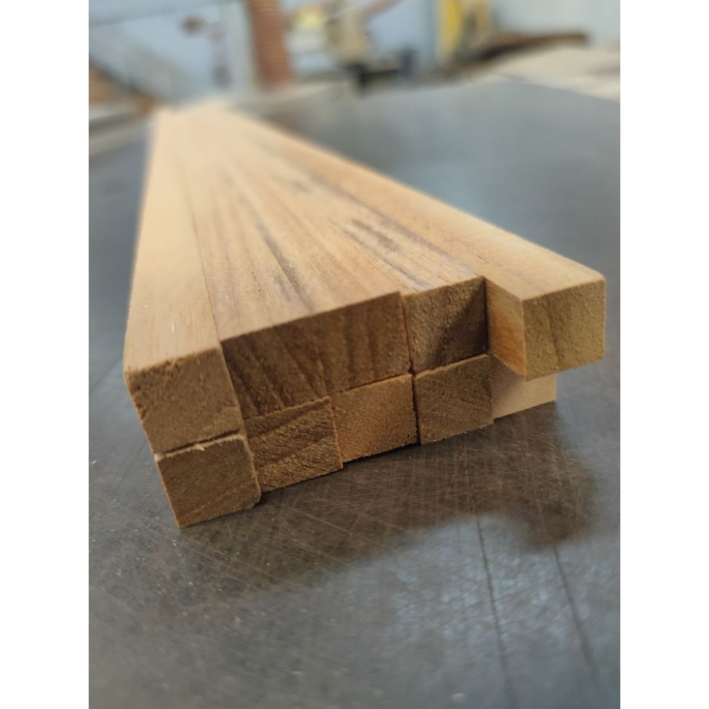 tiang stik kayu sangkar burung bahan jati ukuran 1 cm × 1 cm × 60 cm dapat 10 pcs