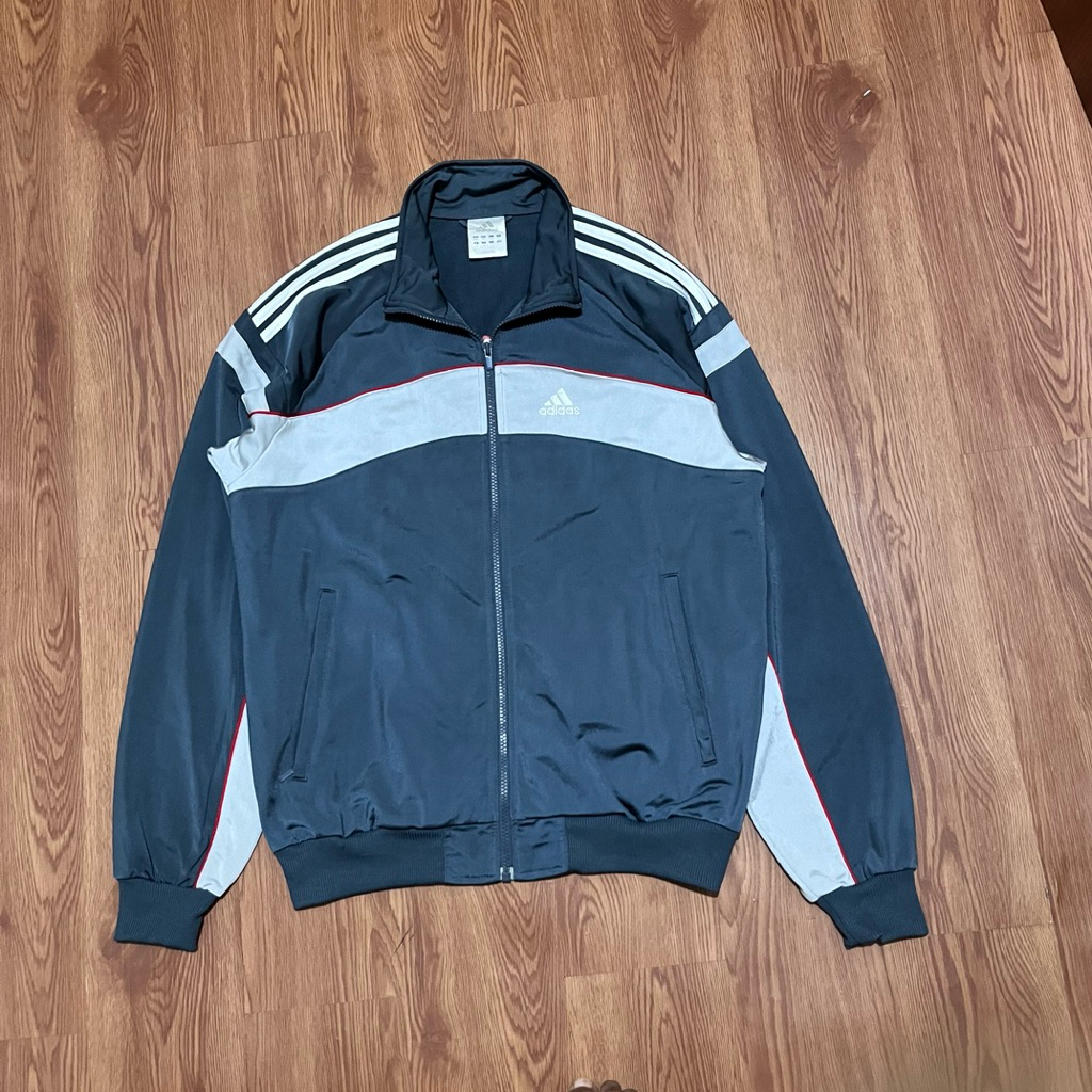 TRACKTOP adidas Center logo