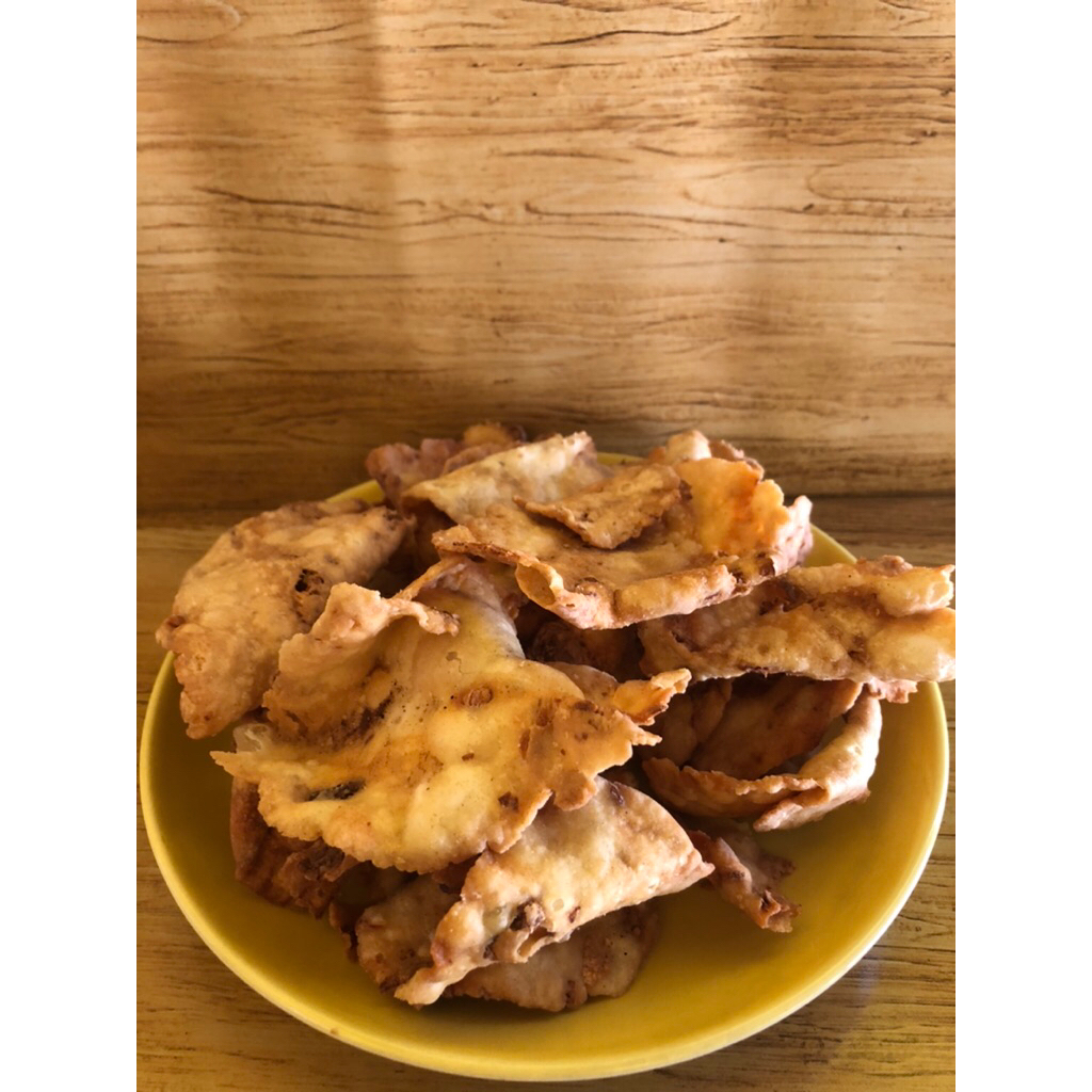 

Kerupuk bawang/ keripik pangsit khas jepara