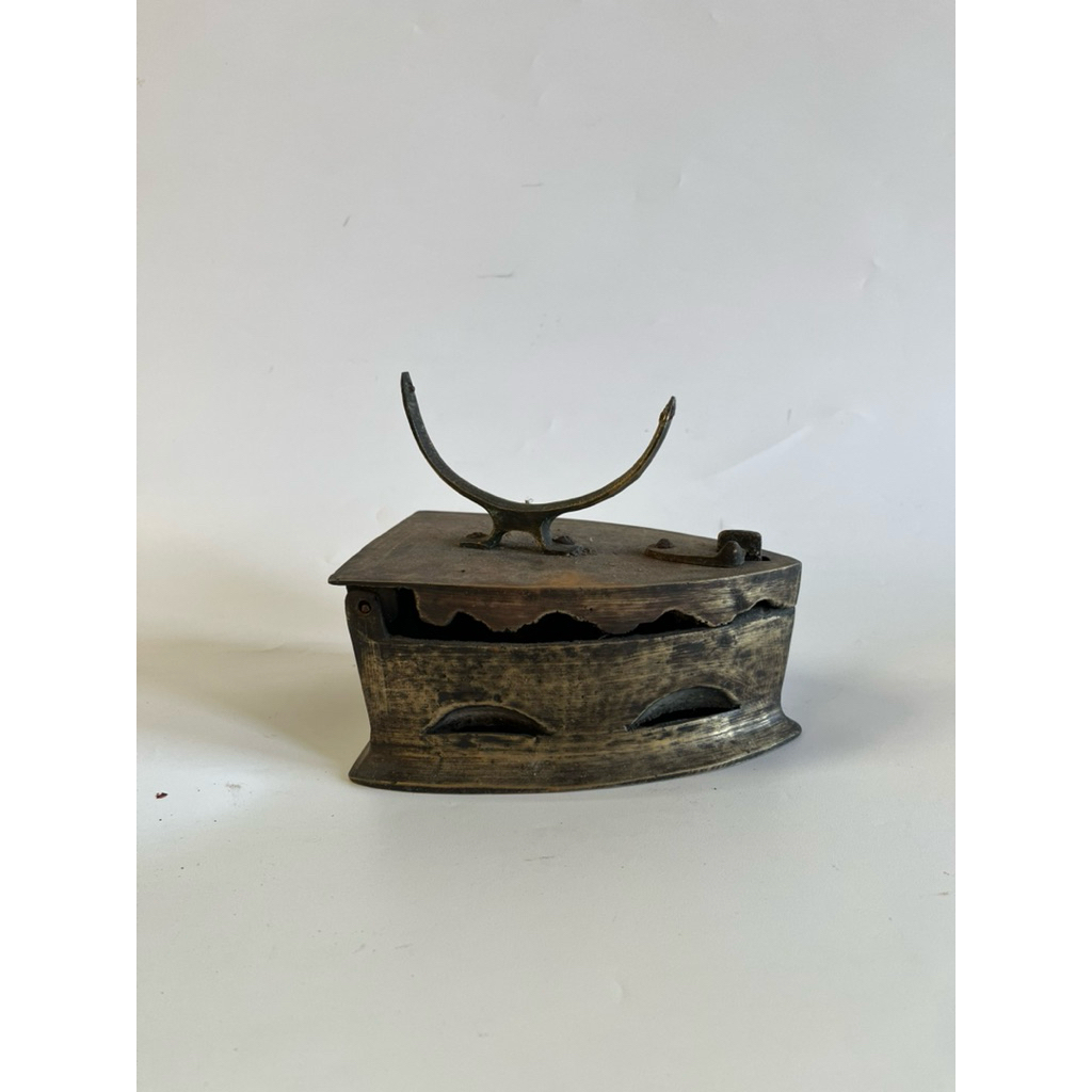 SETRIKA ANTIK / JADUL BAHAN KUNINGAN