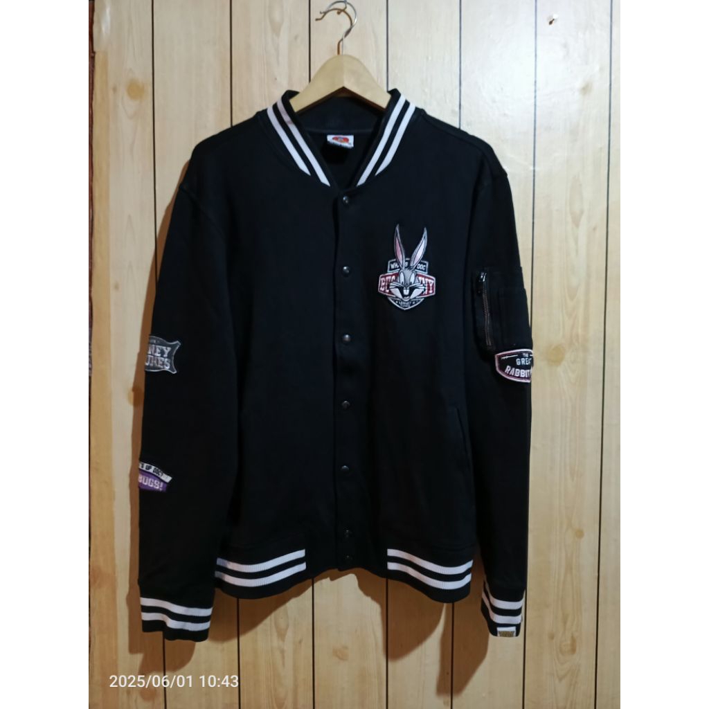 varsity looney tunes x desain united