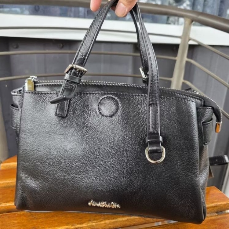Tas Selempang Jane Shiltn Black Sling