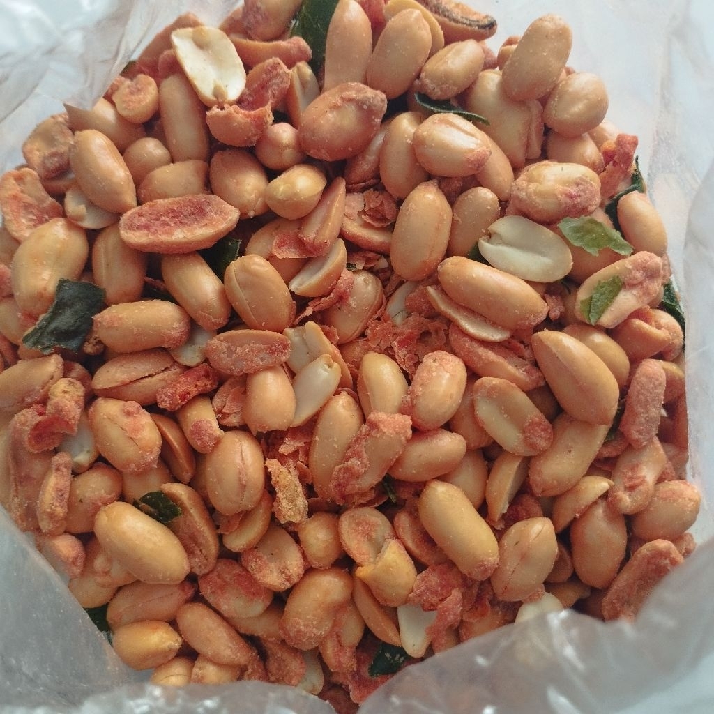 

Kacang Bangkok | Kacang Thailand | Kacang Bawang Pedas Daun Jeruk | Cemilan Pedas Gurih | Aneka Camilan dan Snack Onlina Jogja