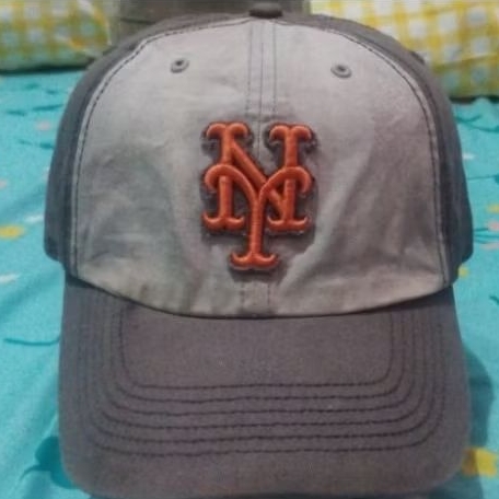 Topi 47 berlogo NY