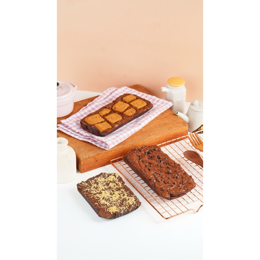 

[PREORDER] Premium Fudgy Brownies Lotus Biscoff Chocochips Cheese Hampers Brownies Jakarta