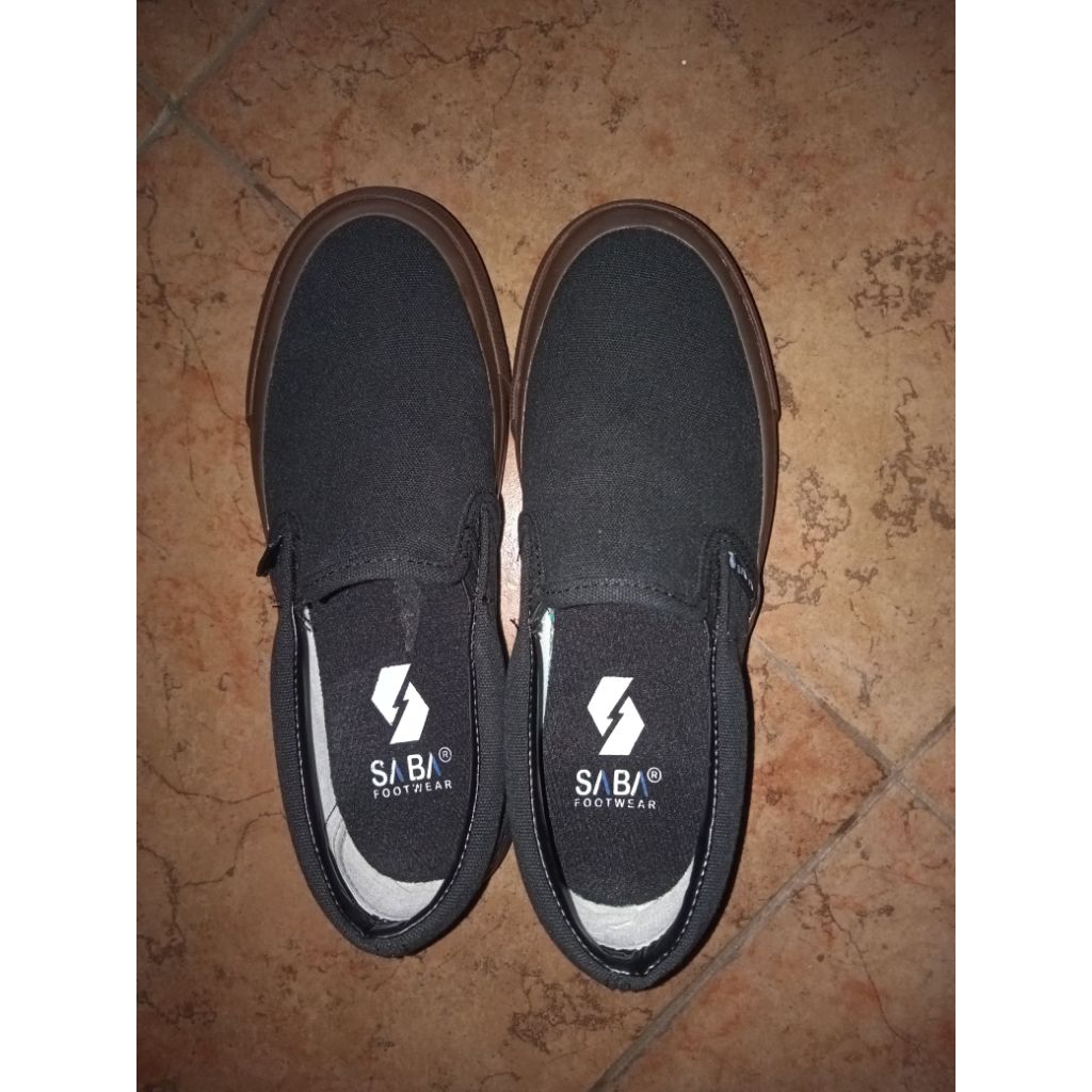 sepatu slip on saba