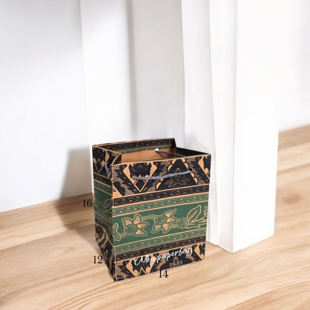 

Paper Bag Kotak Kecil Uk 14x12x16 Polos & Motif