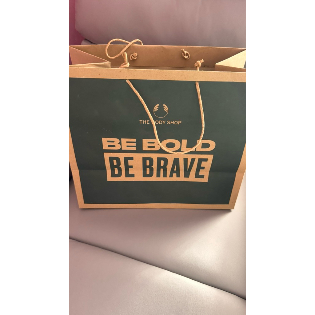 

Paperbag the body shop large