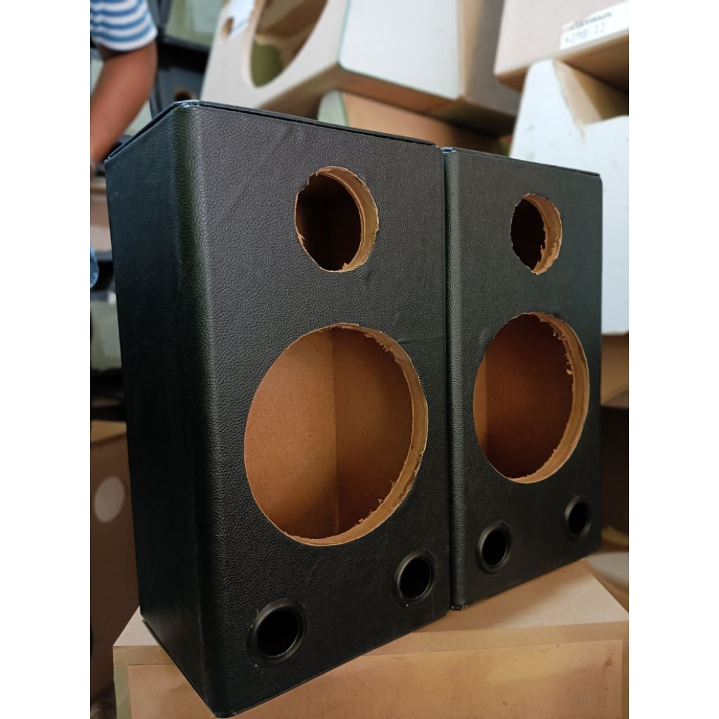 BOX SPEAKER 6 INCH DAN 6,5 INCH LUBANG TWITER DAN LUBANG UDARA 2 PCS