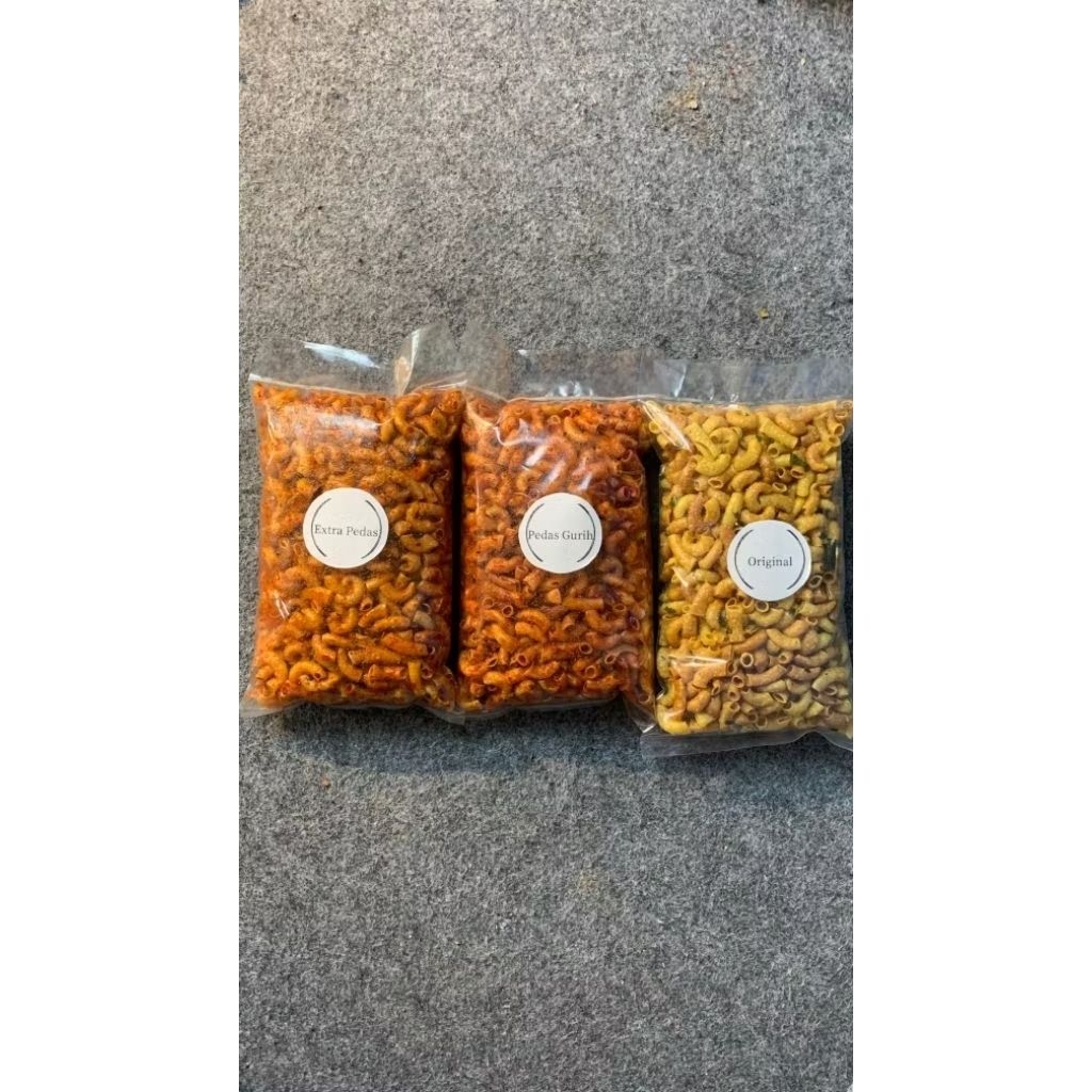 

(BUY 1 GET 1) 250 GRAM MAKARONI PEDAS GURIH DAUN JERUK - CEMILAN VIRAL PEDAS GURIH RENYAH Makaroni Cikruh Asin