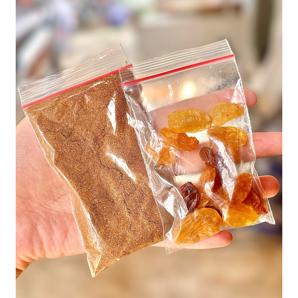 

bumbu kebuli 15 gram + kismis 15 gram