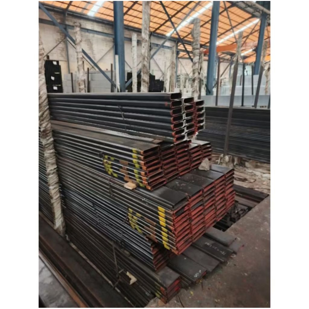 CNP besi kanal C ukuran 150x40 panjang 6 meter