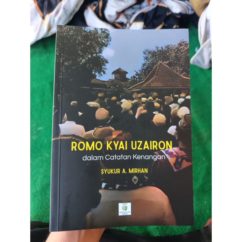 Buku Romo kyai uzairon dalam kenangan