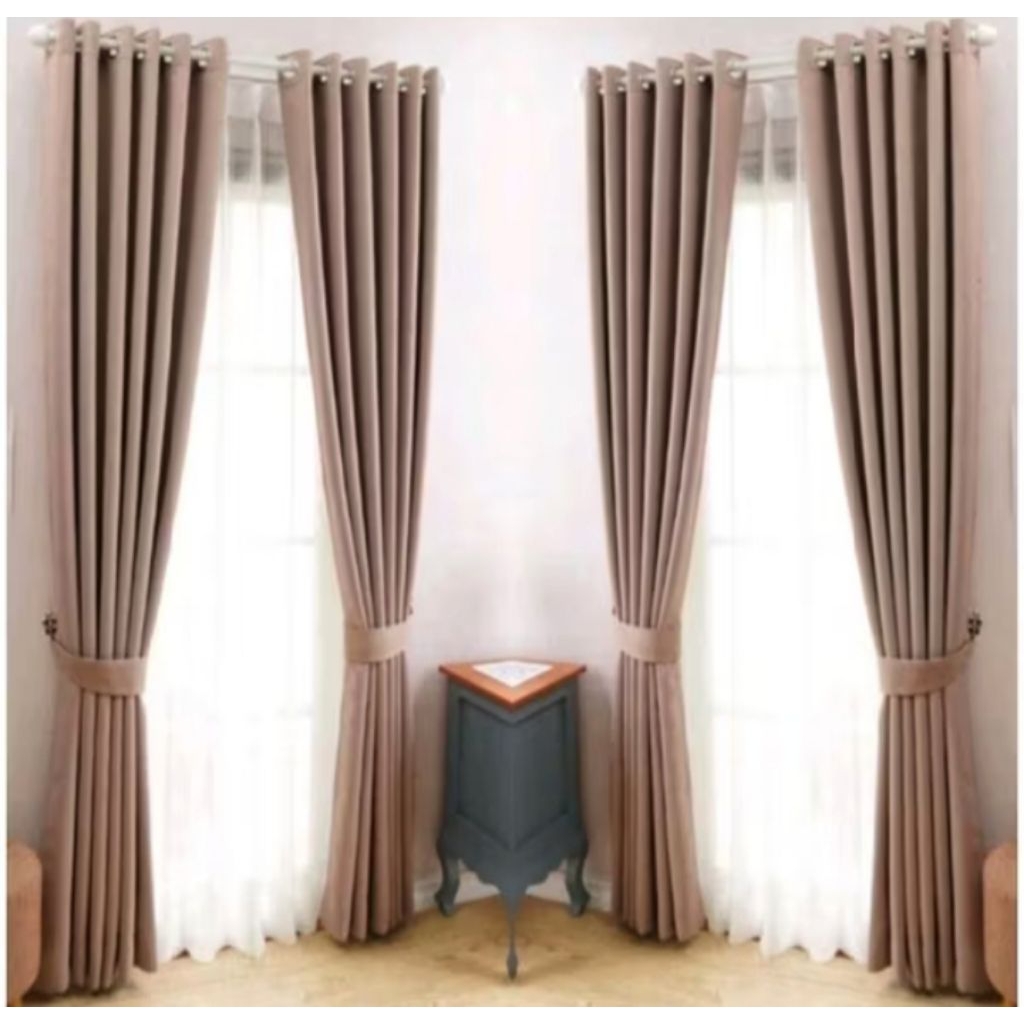 gorden pintu dan jendela coklat muda