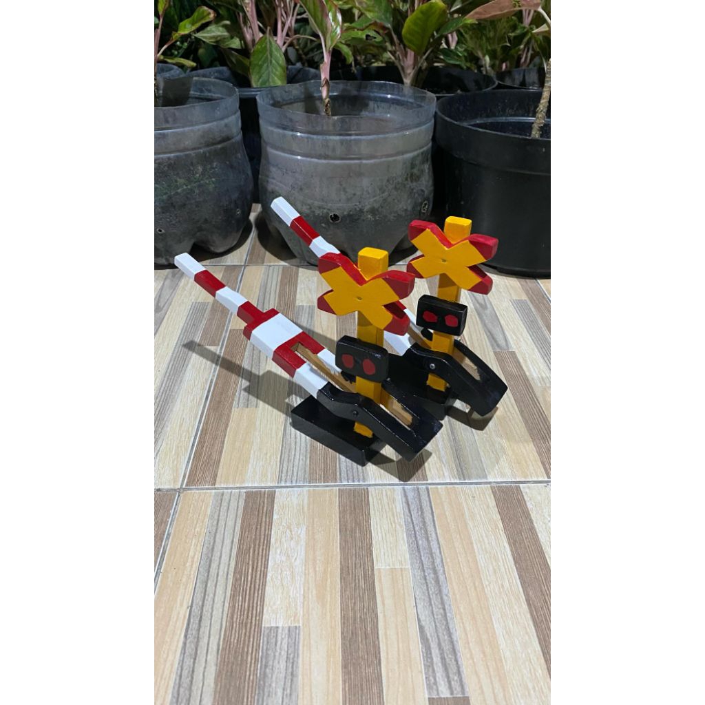 Sepasang mainan palang kereta api kayu