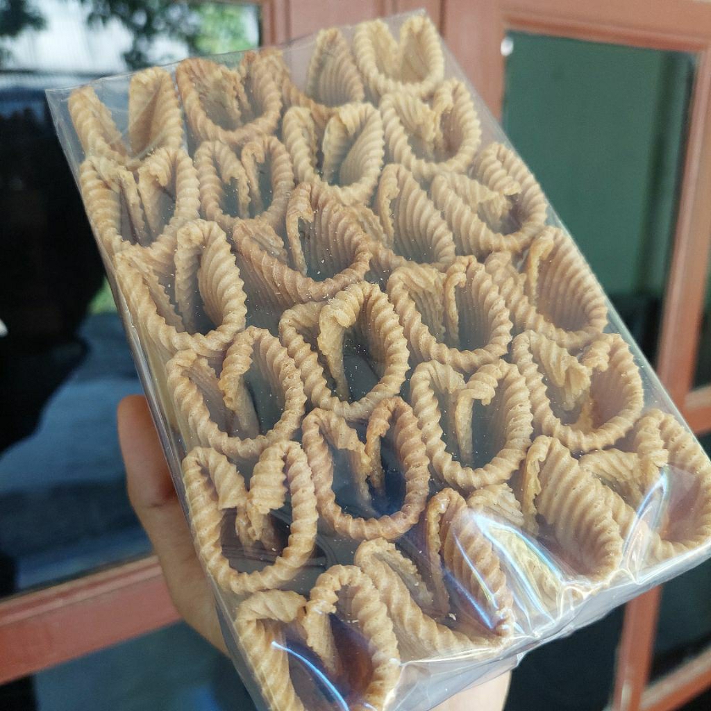 

Opak Gambir Lipat Krupuk Gambir Lipat Renyah Manis Gurih