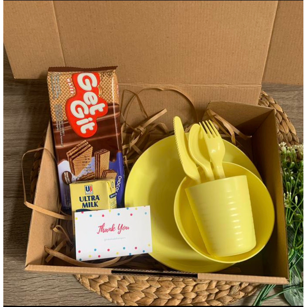 

Souvenir Kado Ulang Tahun Anak Peralatan Makan Wafer Susu