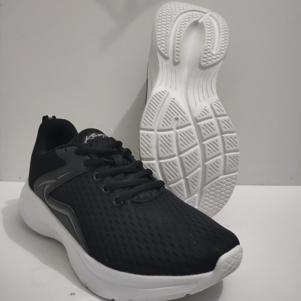Sepatu Sneakers Sekolah Casual KASOGI OSCAR Hitam/Putih