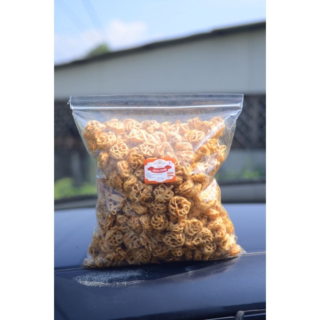 

KERUPUK SEBLAK RAFAEL GURIH PEDAS EKSTRA DAUN JERUK BIKIN NGEMIL TERUS