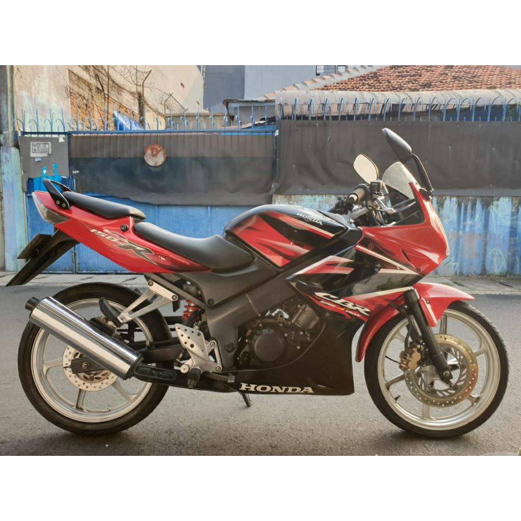 honda cbr old thn 2007 merah mulus orisinil