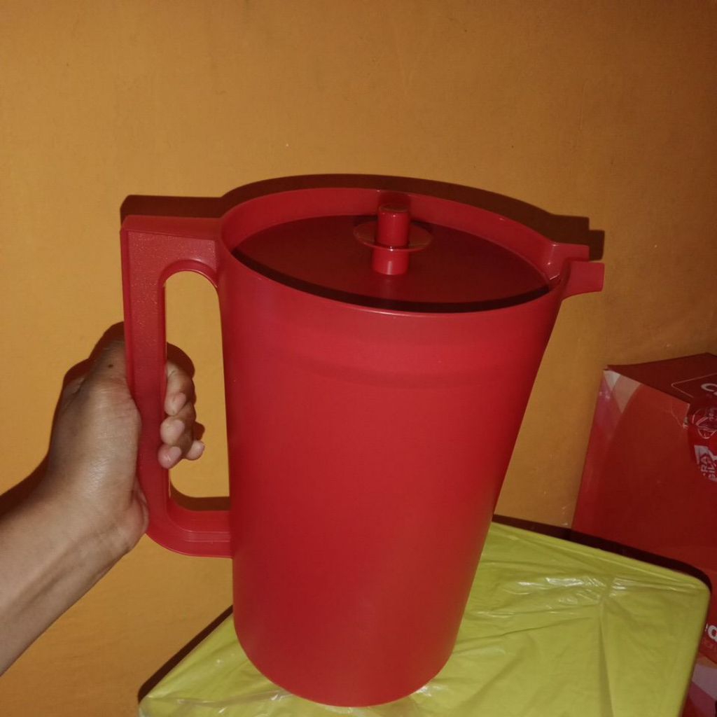 New / pitcher 4L TUPPERWARE New