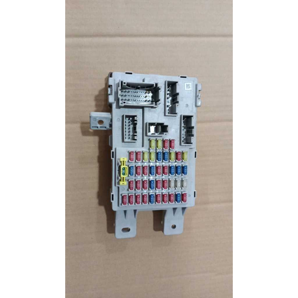 Fuse box komplit relay sekring seperti photo.barang orisinil HYUNDAI.barang baru