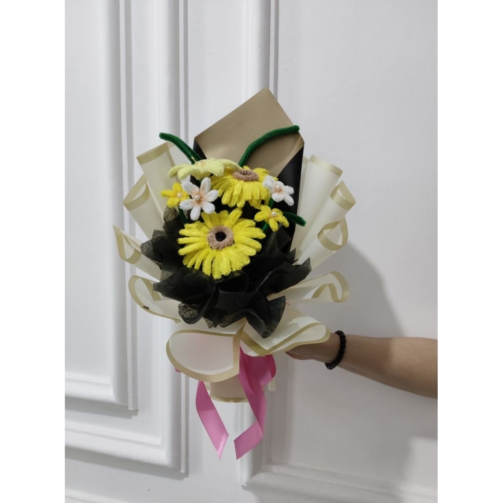 Bucket bunga wisuda,bucket bunga graduation, bucket bunga valentine, bucket bunga ulangtahun, bucket