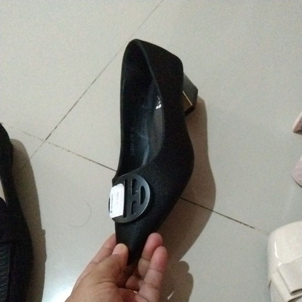 sepatu hils hitam 39