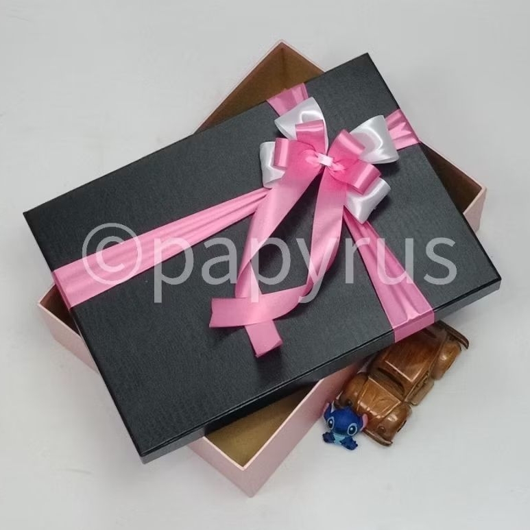 

PAPYRUS Kombinasi 25x35 Tinggi 5cm Kotak Kado Gift Box Hadiah V1