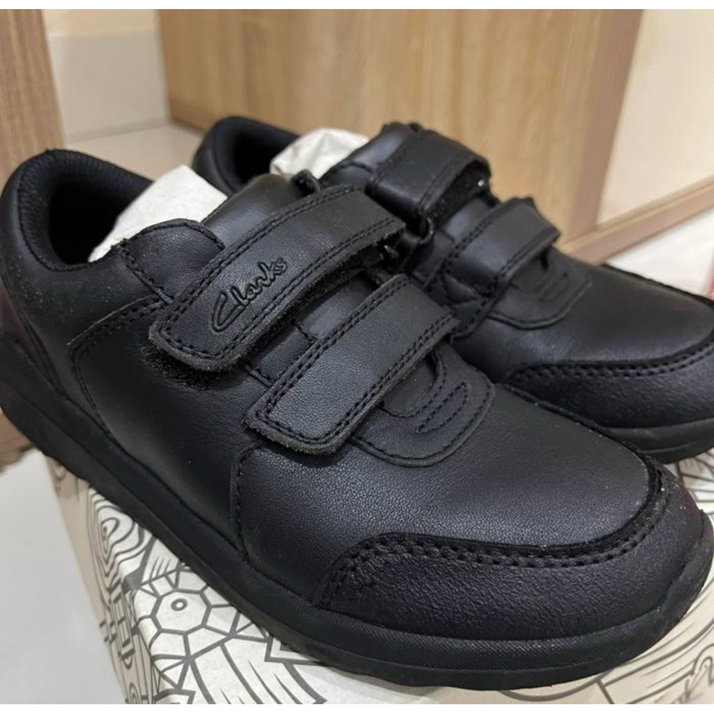 sepatu clarks anak