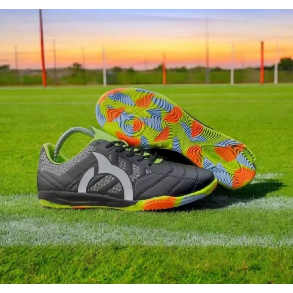 sepatu futsal ourtuseight bonus kaos kaki