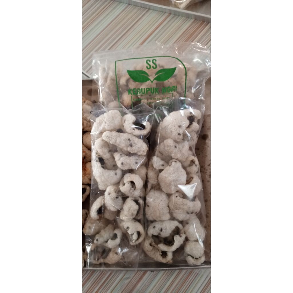 

Kerupuk Nori rasa rumput laut original yang sudah di goreng