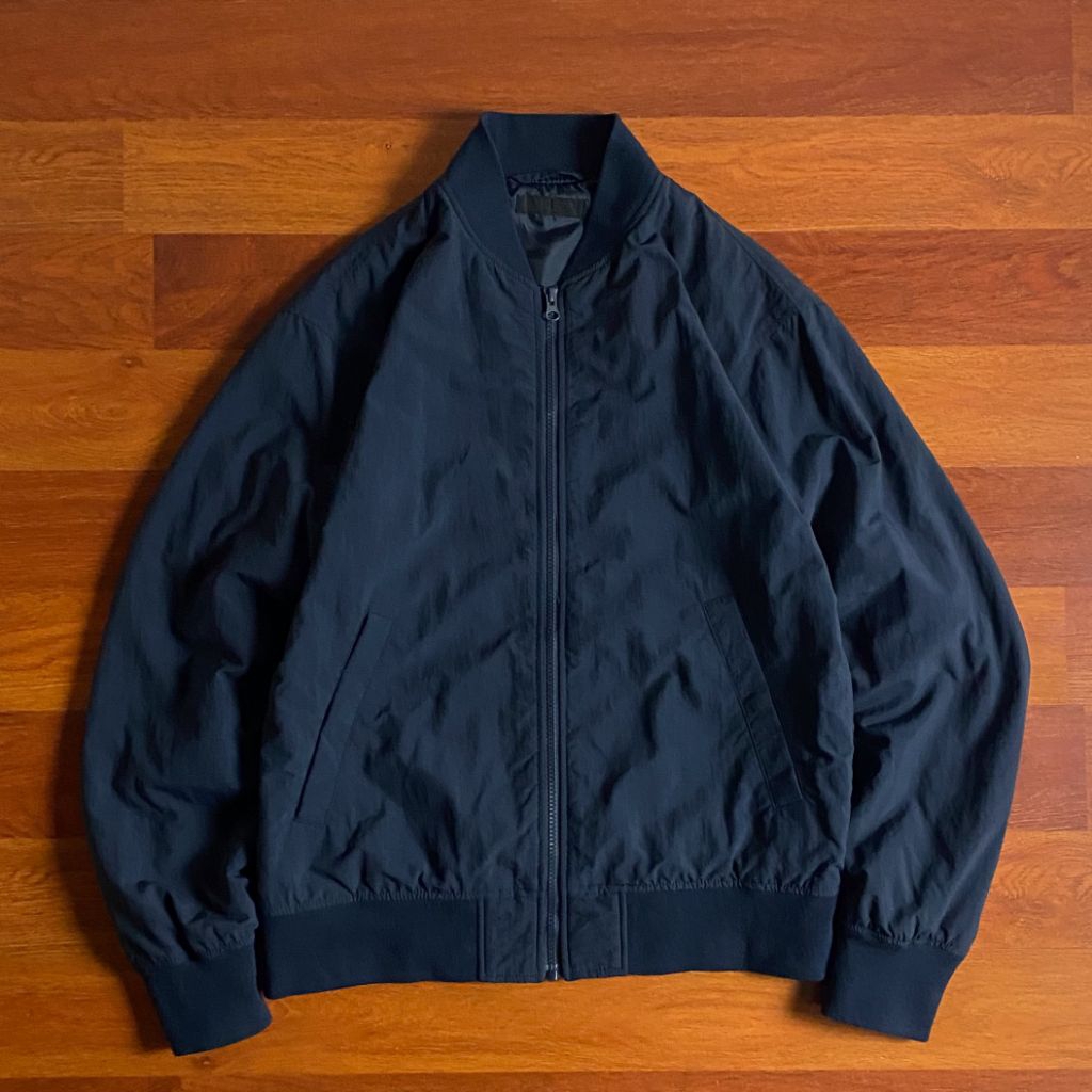 Uniqlo bomber jacket ( M - L ) pria