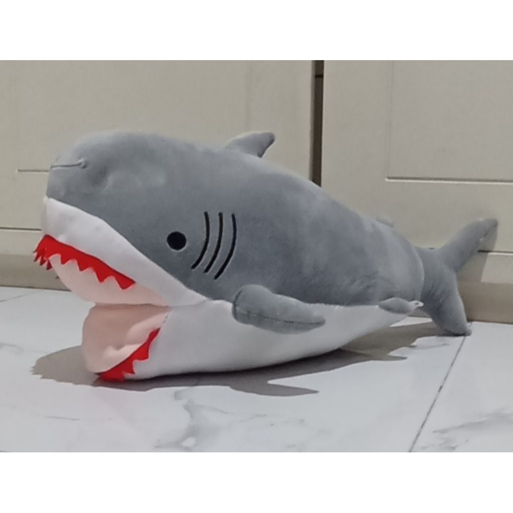 Boneka Hiu Abu-Abu Besar