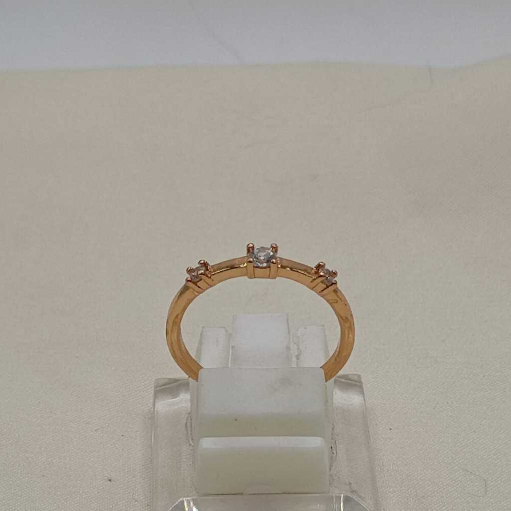 Cincin Wanita 3 Mata Putih Simple Dan Elegan