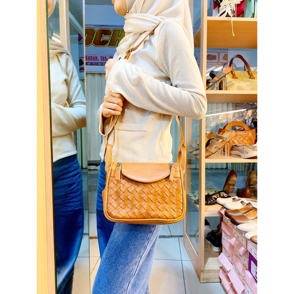 HASKAA LEATHER - SLING BAG ANYAM WANITA - LINDY ANYAM