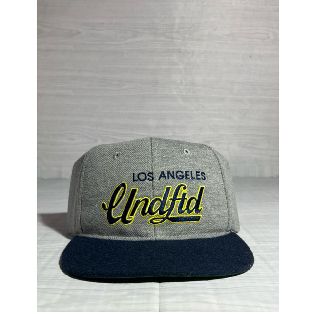 Topi 6 panel Undefeated Script two tones original