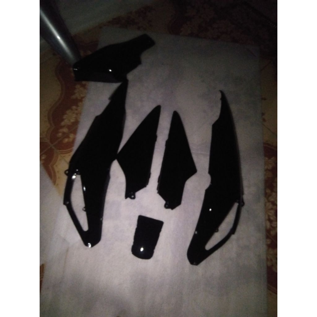 BODY BELAKANG SET BOX AKI MOTOR HONDA SUPRA X 125 OLD/LAMA SUPRA X 125 NEW BATMAN HITAM BERKUALITAS