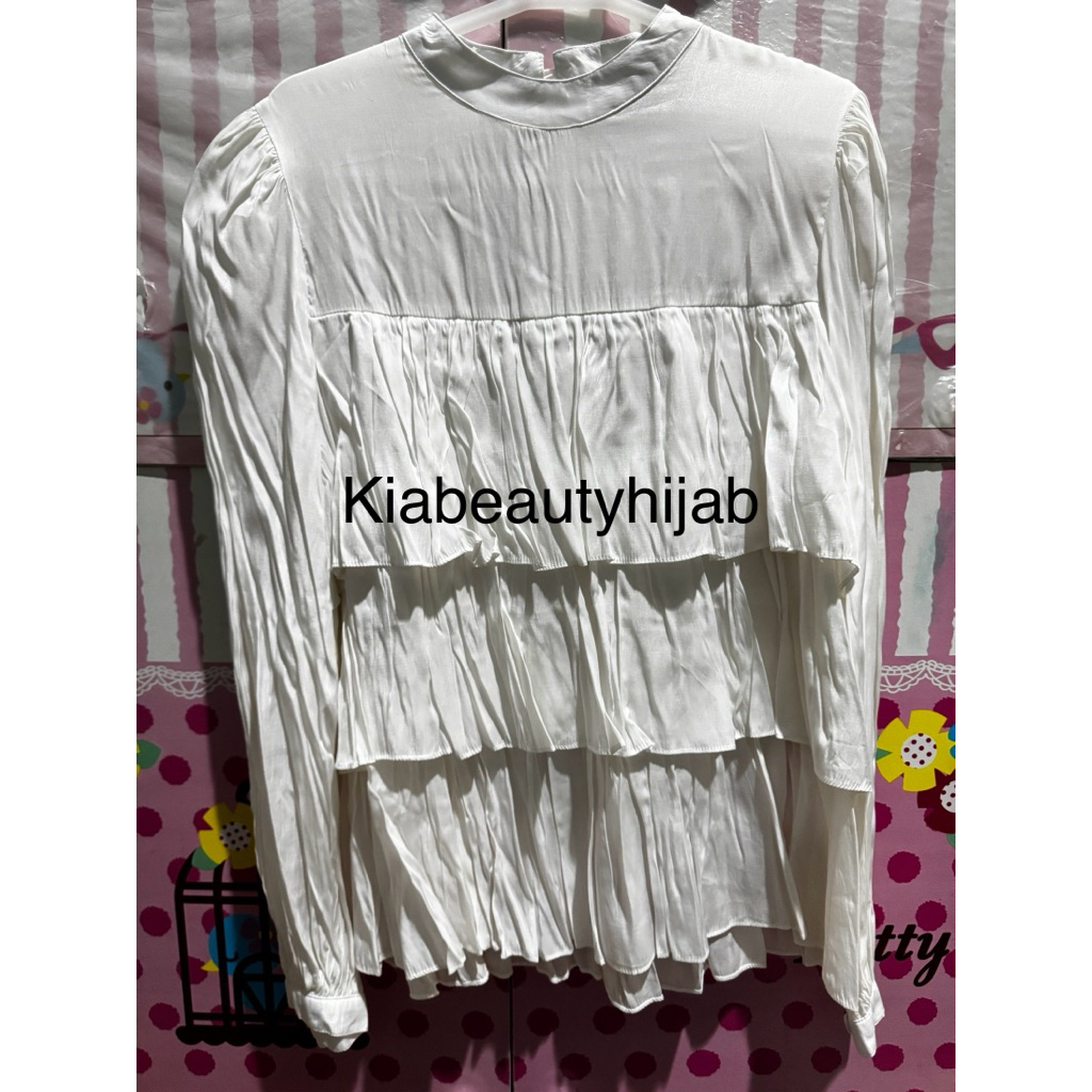 Blouse Wearing Klamby