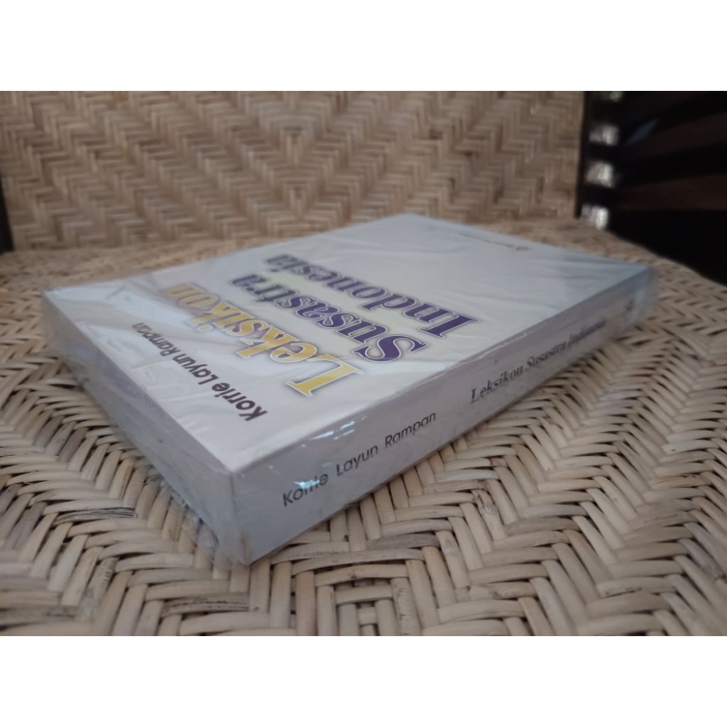 Leksikon Susastra Indonesia Korrie Layun Rampan