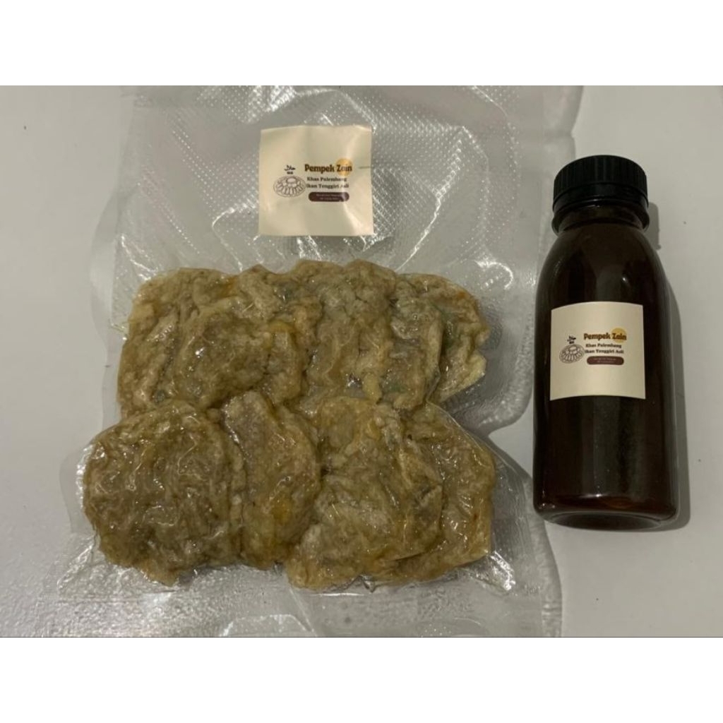 

PEMPEK KULIT KHAS PALEMBANG IKAN TENGGIRI ASLI 8 PCS + 1 BOTOL CUKO 60 ML