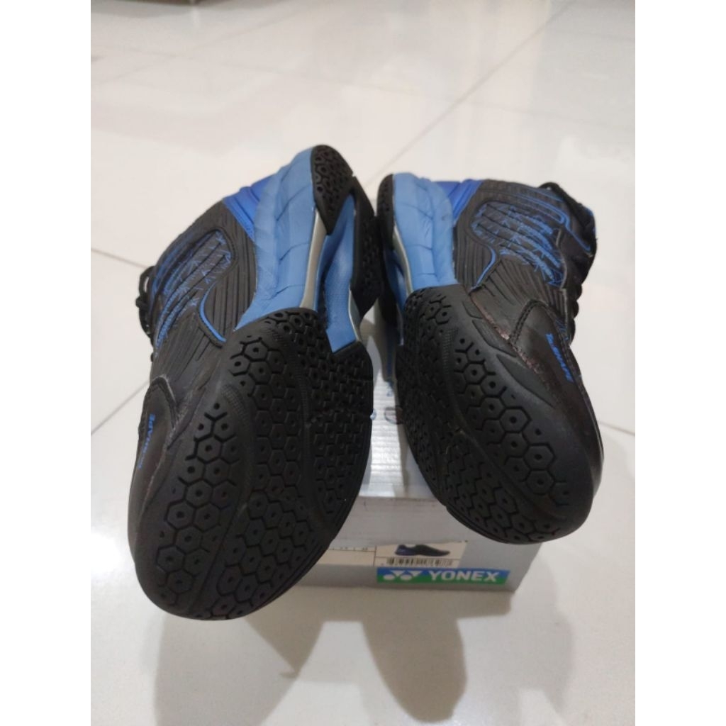 sepatu  yonex Ace Matrix bekas