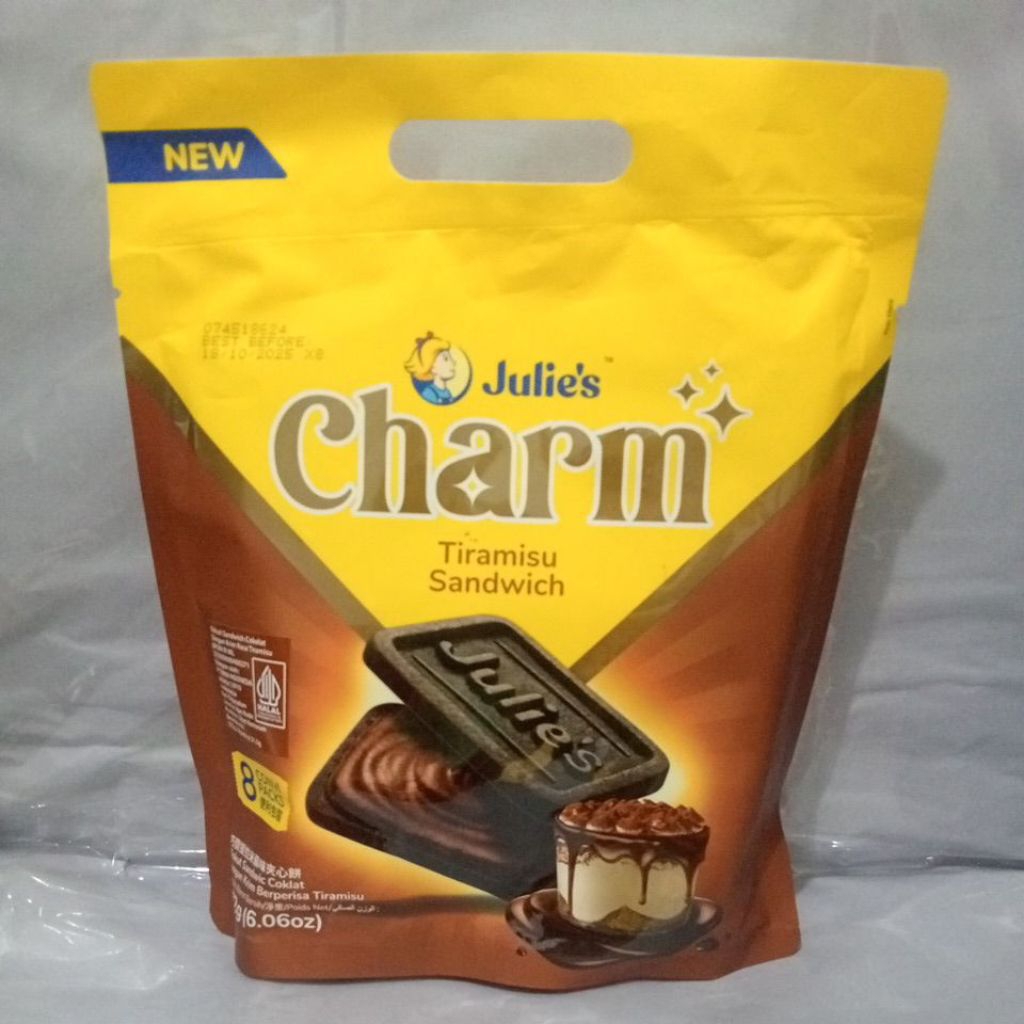 

Julie's Charm Tiramisu Sandwich Isi 8