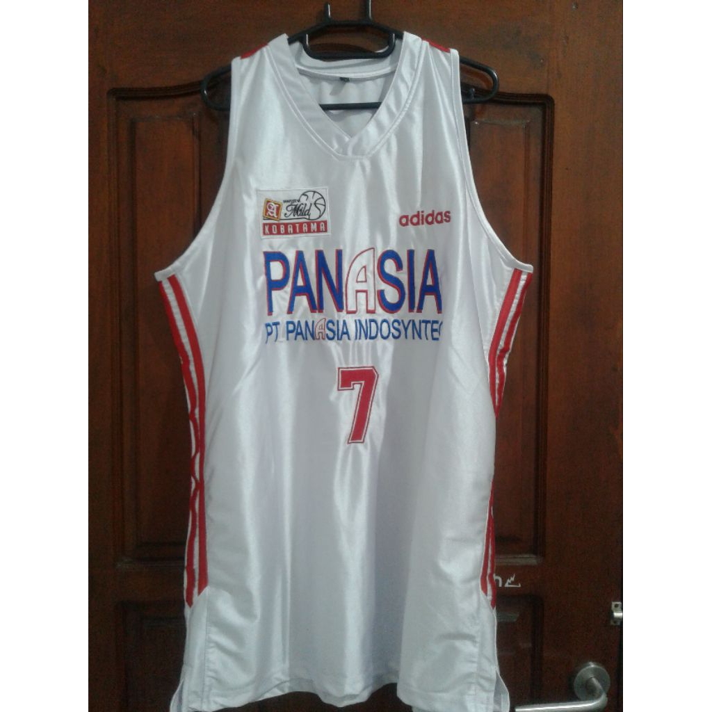 Jersey Panasia putih