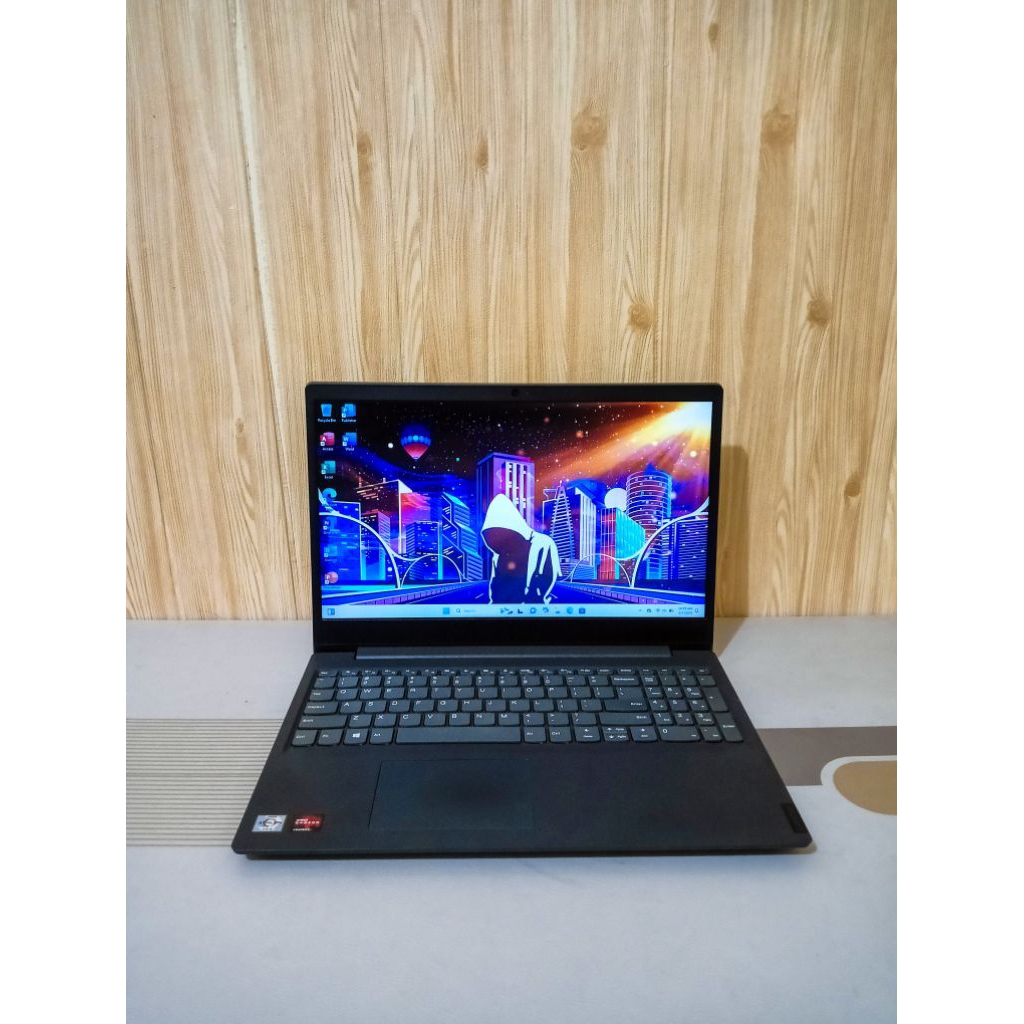 Lenovo V15, AMD Athlon Gold 3150U, RAM 8GB HDD 1Tera, VGA Radeon 2GB.