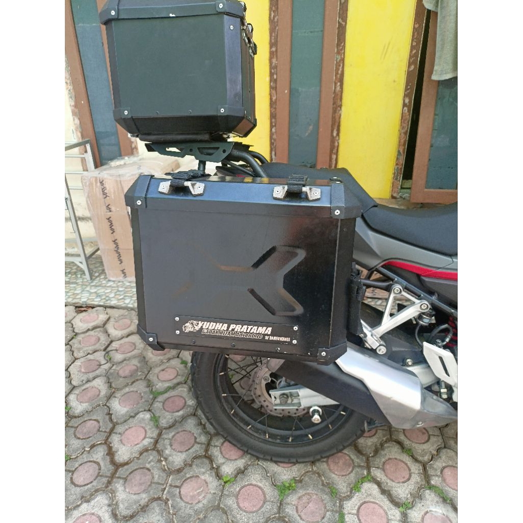 Side Box Badak Hitam 27 liter