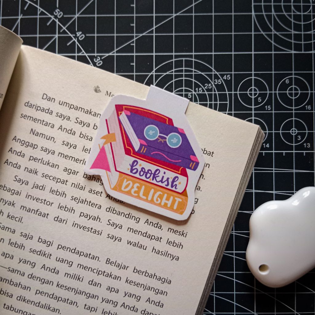 

Magnetic Bookmark Booklish Delight / Pembatas Buku Magnet Handmade
