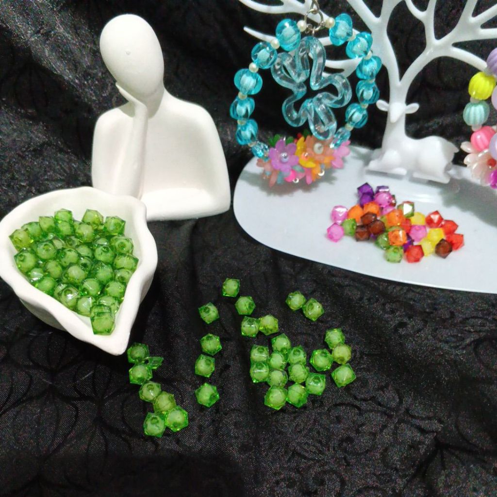 Manik Dadu bening transparan uk 6mm isi 20gram +/- 100 pcs